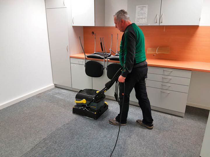 Bei dasti-bietet Teppichpflege und Reinigung von Teppichböden